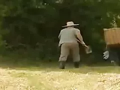 Tētis spēlēt kopā ar meiteni