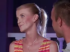 Hairy pussy nobriedusi un teen lesbiešu