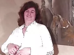 Lielais veca vecenīte ar matains maksts