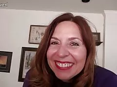 Palaidnīgs amerikāņu mamma spēlē ar sevi